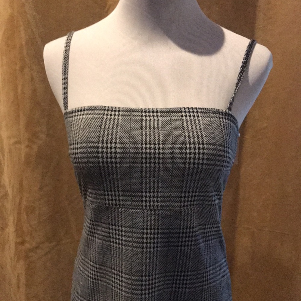 Popular Basic Dress. - Picture 2 of 4